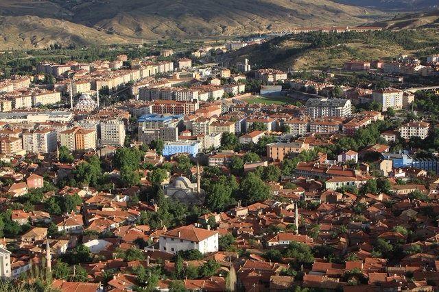 <p><strong>Elazığ</strong></p>

<p>Kayıtlı Suriyeli: 5,737</p>

<p>Şehir Nüfusu: 578,789</p>

<p>İl nüfusu ile karşılaştırma yüzdesi: 0.99</p>
