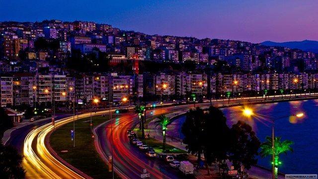 <p><strong>İzmir</strong></p>

<p>Kayıtlı Suriyeli: 137 bin 612</p>

<p>Şehir Nüfusu: 4,223,545</p>

<p>İl nüfusu ile karşılaştırma yüzdesi: 2.54</p>
