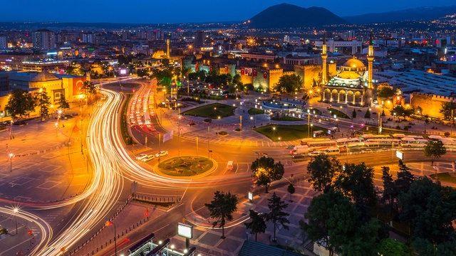 <p><strong>Kayseri</strong></p>

<p>Kayıtlı Suriyeli: 58,770</p>

<p>Şehir Nüfusu: 1,358,980</p>

<p>İl nüfusu ile karşılaştırma yüzdesi: 4.32</p>
