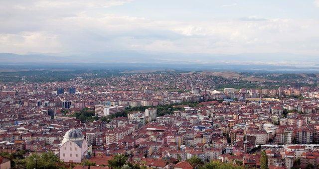 <p><strong>Kütahya</strong></p>
<p>Kayıtlı Suriyeli: 362 </p>
<p>Şehir Nüfusu: 573,642</p>
<p>İl nüfusu ile karşılaştırma yüzdesi: 0.06</p>