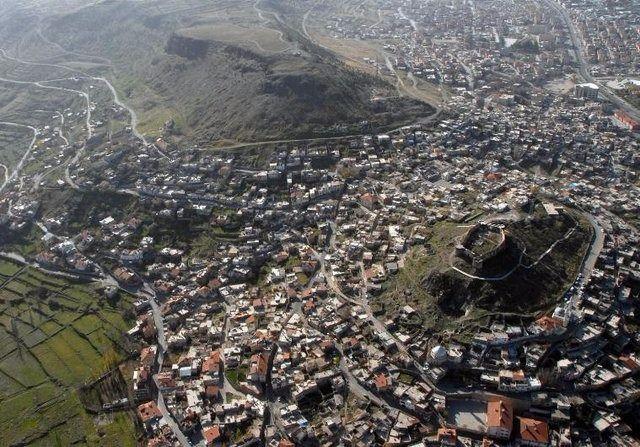 <p><strong>Nevşehir</strong></p>
<p>Kayıtlı Suriyeli: 6,524</p>
<p>Şehir Nüfusu: 290,895</p>
<p>İl nüfusu ile karşılaştırma yüzdesi: 2.24</p>