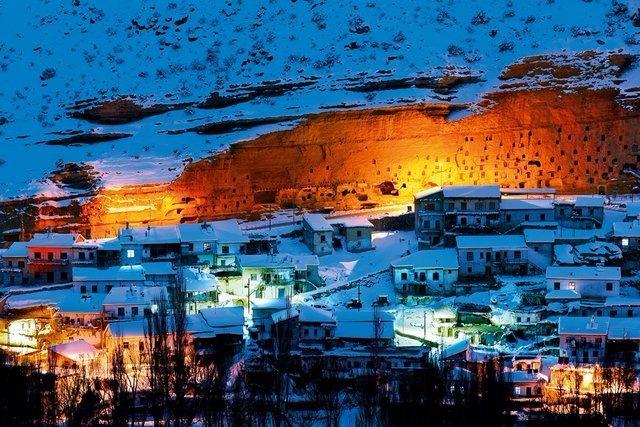 <p><strong>Niğde</strong></p>

<p>Kayıtlı Suriyeli: 3,424</p>

<p>Şehir Nüfusu: 351,468</p>

<p>İl nüfusu ile karşılaştırma yüzdesi: 0.97</p>
