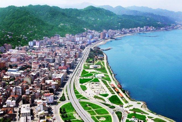 <p><strong>Rize</strong></p>
<p>Kayıtlı Suriyeli: 661</p>
<p>Şehir Nüfusu: 331,048</p>
<p>İl nüfusu ile karşılaştırma yüzdesi: 0.20</p>