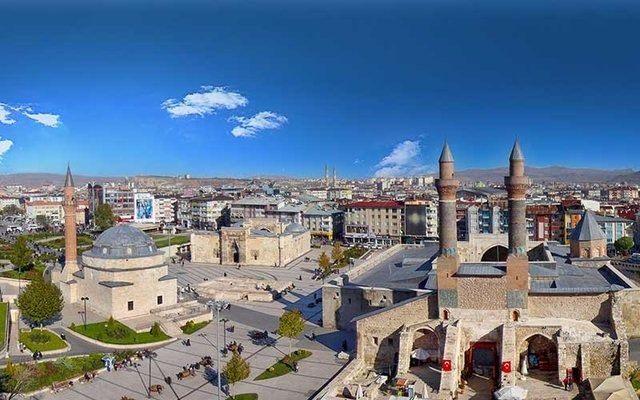 <p><strong>Sivas</strong></p>
<p>Kayıtlı Suriyeli: 2,520</p>
<p>Şehir Nüfusu: 621,224</p>
<p>İl nüfusu ile karşılaştırma yüzdesi: 0.41</p>