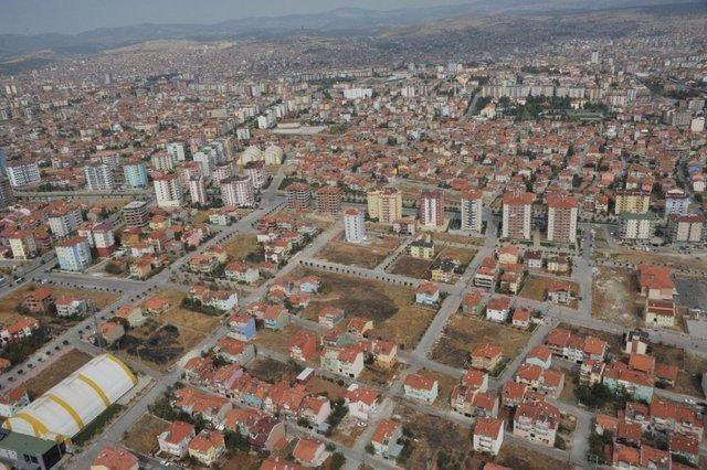 <p><strong>Uşak</strong></p>
<p>Kayıtlı Suriyeli: 1,315</p>
<p>Şehir Nüfusu: 358,736</p>
<p>İl nüfusu ile karşılaştırma yüzdesi: 0.37</p>