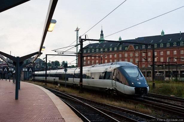 <p><strong>1. Danimarka-İskandinavya</strong></p>

<p>İmsak: 03:07<br />
Akşam: 22:04<br />
Toplam: 19 saat</p>
