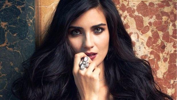 <p>Tuba Büyüküstün 5 Temmuz, 1982 'de İstanbul'da doğdu.</p>
<p> </p>
<p> </p>