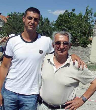 <p>İbrahim Kutluay da Burdur'da bedelli askerlik yaptı.</p>
<p> </p>