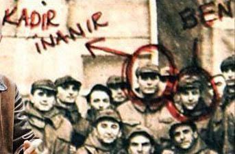 <p>Ünlü müzisyen Mazhar Alanson'un piyasaya yeni çıkan kitabından bir sayfa. Alanson (sağda) ve Kadir İnanır meğer asker arkadaşıymış.</p>
<p> </p>