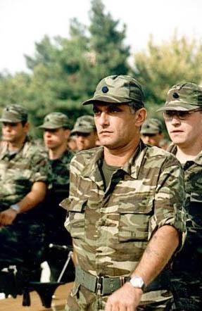 <p>Kenan Kalav askerliğini ileri bir yaşta yaptı.</p>
<p> </p>