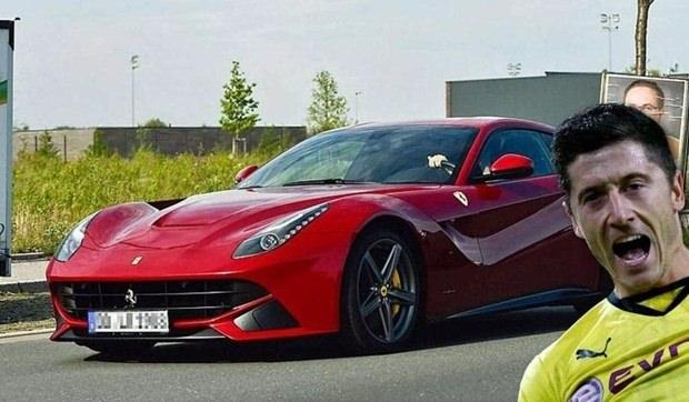 <p><strong>Lewandowski</strong><br />
<br />
Lewandowski'nin arabası, 340 basıyor, 740 beygir. Fiyatı ise 780 bin TL, Ferrari</p>
<p> </p>