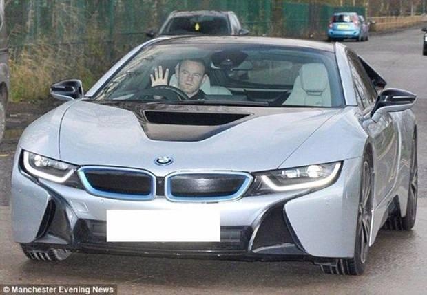 <p><strong>Wayne Rooney</strong><br />
<br />
Rooney, 100 bin Pound'luk BMW İ8</p>

<p> </p>
