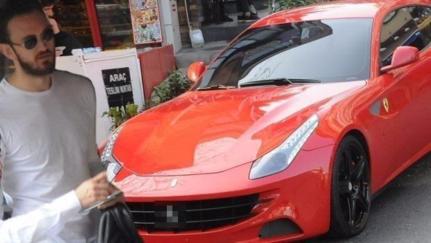 <p>Milli basketbolcu Semih Erden, Ferrari</p>
