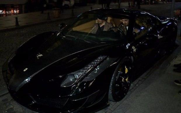 <p><strong>Tolga Zengin</strong><br />
<br />
Beşiktaşlı futbolcu Tolga Zengin, Ferrari</p>

<p> </p>
