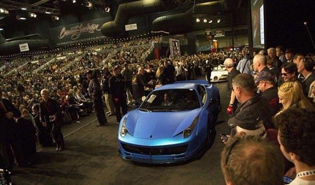 <p><strong>Justin Bieber</strong></p>
<p>Justin Bieber, bir dönem paparazzi kovalamacalarıyla gündeme gelen özel yapım Ferrari’sini açık artırmada 434 bin 500 dolara (yaklaşık 1 milyon 637 bin TL) sattı. </p>
<p>Dünyaca ünlü şarkıcı Justin Bieber, 2011 yılında aldığı Ferrari 458 Italia aracını, açık artırmada satışa çıkardı. ABD’li koleksiyoncu Barrett Jackson tarafından düzenlenen etkinlikte Bieber, otomobilin talipleriyle bire bir görüştü. Bieber’ın Ferrari’si, 434 bin 500 dolara (yaklaşık 1 milyon 637 bin TL) alıcı buldu. </p>