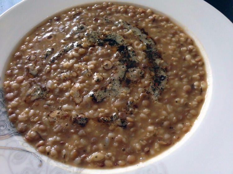 <p><strong>Uşak</strong></p>

<p><strong> </strong>Alacatene, haşhaş sürtmesi, ciğerli bulgur. </p>
