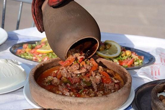 <p><strong>Yozgat</strong></p>

<p> Testi kebabı, arabaşı.</p>
