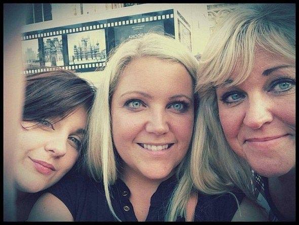 <p>55 yaşındaki anne Amanda'nın ise Sophie dışında iki çocuğu daha var.</p>