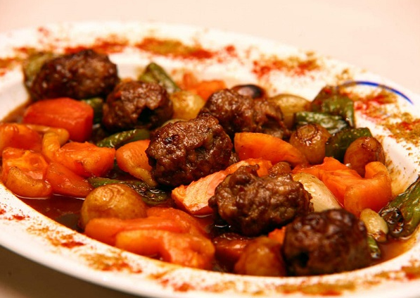 <p><strong>Ekşili Antakya kebabı</strong></p>
