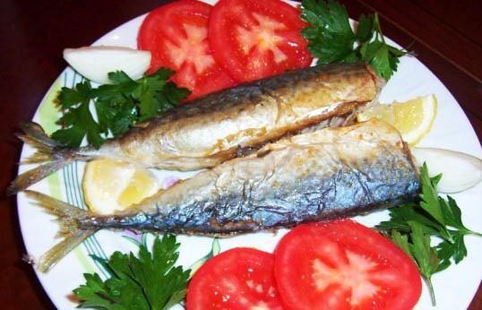 <p><strong>BALIK YERKEN KOKUSU ELİNİZE SİNMEMESİ İÇİN</strong><br />
Balığı yemeye başlamadan önce elinizi limonla silerseniz. elinize balık kokusu sinmez. Yıkayınca balık kokusunun elinizde olmadığını göreceksiniz. Aslında bıçağınıza da bu yöntemi tatbik edebilirsiniz.</p>