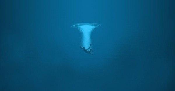 <p>Eğer ters akıntıya kapılırsanız kıyıya paralel şekilde yüzün. Kıyıya doğru yüzmek sadece daha fazla yorulmanıza neden olur.</p>
