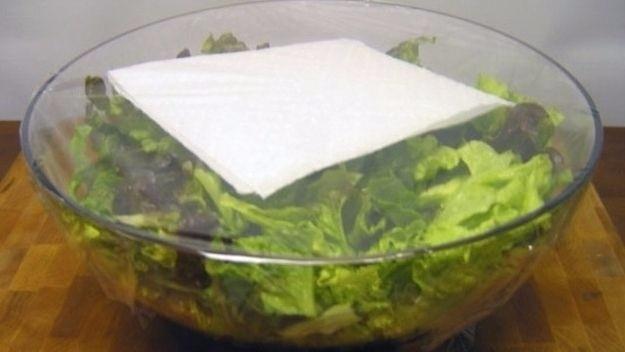 <p>Salataya kullanacağınız marulun üzerine bir adet havlu kağıt koyarak muhafaza ederseniz, marul bir hafta kadar taze kalacaktır.</p>

<p> </p>
