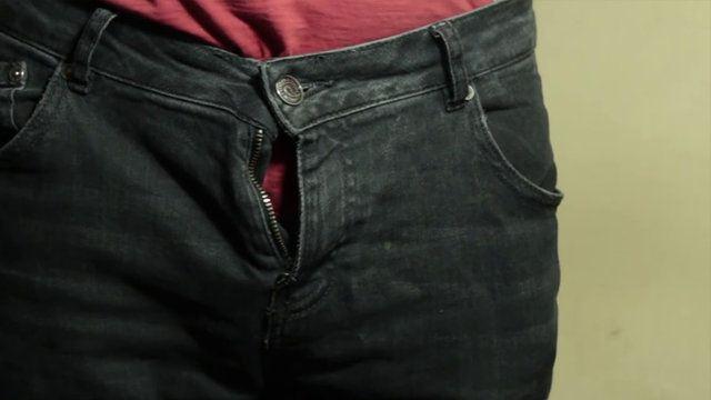 <p>Fermuar ve düğme sorunu yaşayanlar içinde pratik çözüm lastik bantlar.</p>
<p> </p>