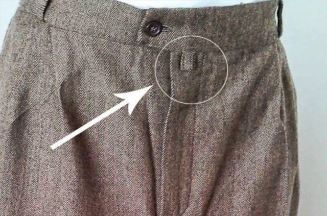 <p>Kemer, pantolonun ön kısmının aşağıya kaymasını engeller.</p>

<p> </p>
