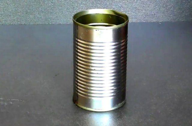 <p>Yiyeceklerinizi küçük parçalara ayırmak için bir rendeniz yoksa, bir teneke kutu size yardımcı olabilir. </p>
