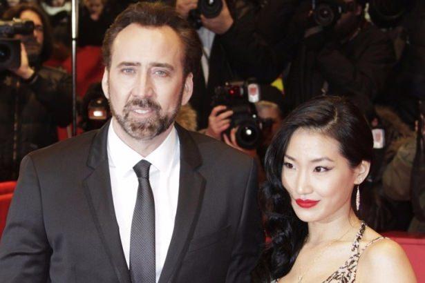 <p>8. NICOLAS CAGE (ALICE KIM)</p>

<p>Tanıştıkları sıralarda bir restoranda garsonluk yapan Alice Kim, hayran olduğu Nicolas Cage ile tanıştıktan birkaç ay sonra mutlu bir evliliğe adım attı.<br />
<br />
 </p>
