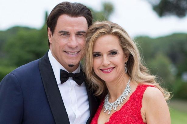 <p>10. JOHN TRAVOLTA (KELLY PRESTON)</p>

<p>Henüz 16 yaşındayken John Travolta ile evlilik hayalleri kuran Kelly Preston, yıllar sonra hayalini gerçekleştirdi. Preston, hayranlık duyduğu Travolta ile birlikte oynadıkları film setinde tanışma şansı buldu. Çift mutlu bir evlilik sürdürüyor.<br />
<br />
 </p>
