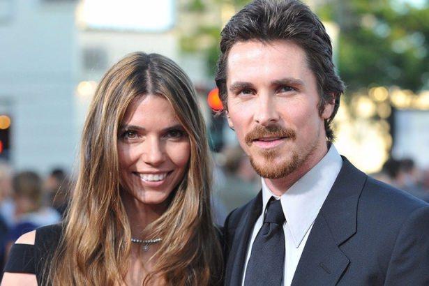 <p>13 .CHRISTIAN BALE (SIBI BLAZIC)</p>

<p>Christian Bale, Winona Ryder’ın asistanlarından Sibi Blazic ile 2000 yılında evlendi ve çift 2 çocuk sahibi.<br />
<br />
 </p>
