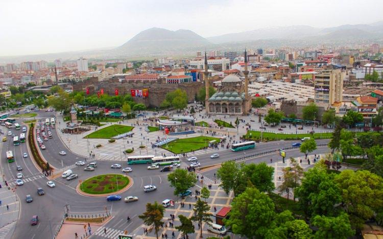 <p><strong>KAYSERİ</strong></p>

<p>Toplam Hazine arazisi(km2): 8580,2</p>

<p>İl yüzölçümü içerisindeki payı:</p>

<p>2016(%): 50,56</p>

<p>2011(%): 20,52</p>
