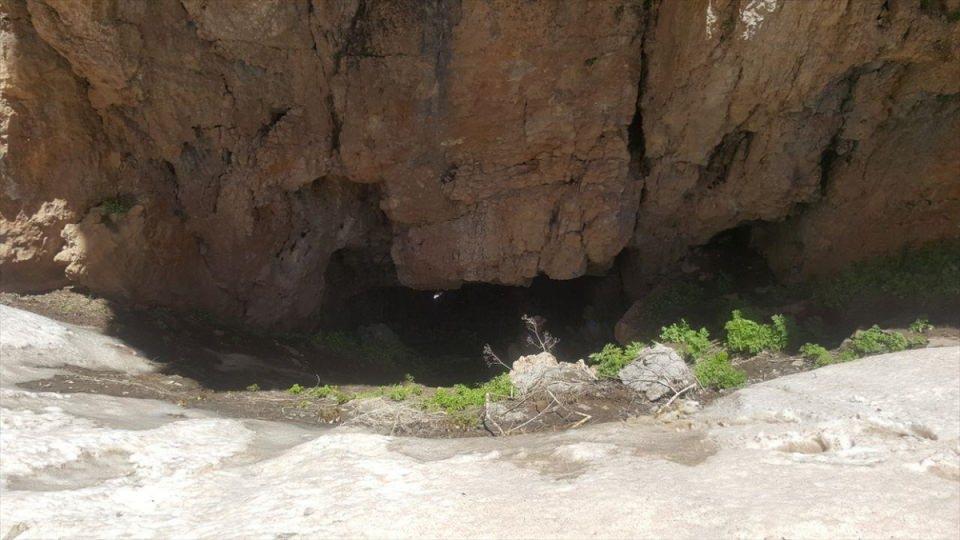<p><strong>KATO'DA PKK'YA AĞIR DARBE</strong></p>
<p>Şırnak'ın Beytüşşebap ilçesi Kato Dağı bölgesinde güvenlik güçlerince 53 gündür yürütülen operasyonda terör örgütü PKK'ya büyük darbe vuruldu.</p>