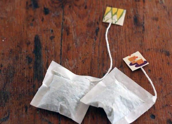 <p>Ayakkabı kokusu için<strong> çay poşeti </strong>kullanın. </p>
