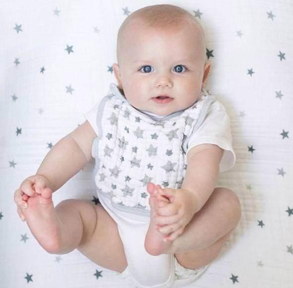 <p>Bebeğini fenomen haline getirmeye kararlı olan Chelsea White şimdiye kadar Harlen Bodhi'nin 1074 tane fotoğrafını paylaştı.</p>

<p> </p>
