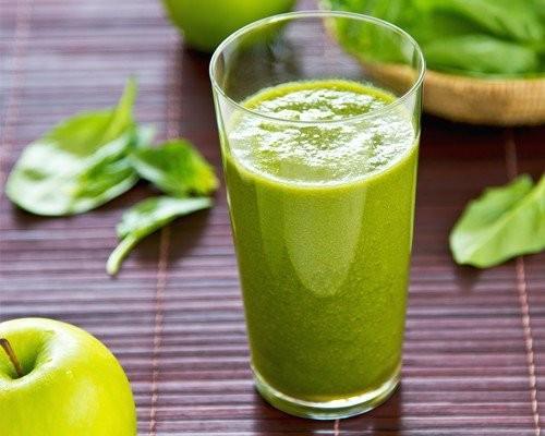 <p>SÜPER YEŞİL DETOKS SHAKE’İ Yararı: Metabolizmayı hızlandırır, tok tutar, toksinleri atar ve anti-aging etkilere sahiptir. Malzemeler: 1 demet semizotu, Yarım demet dereotu, 1 tatlı kaşığı çörek otu, 1 büyük yeşil ekşi elma, 2 salatalık (kabuklu), 1 çay bardağı Hindistan cevizi sütü ya da suyu Yapılışı: Hepsi blenderdan geçirilip kıvamı light süt eklenerek ayarlanacak<br />
 </p>
