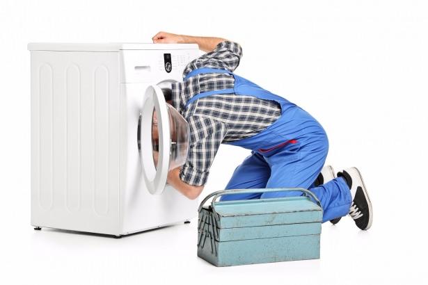 <p><strong>Çamaşır makinesi</strong></p>

<p>Çamaşır makineniz temiz değilse eğer, yalnızca 2 bardak sirkeyi makinenizin içerisine koyun ve makineyi bir saatliğine çalıştırın. </p>
