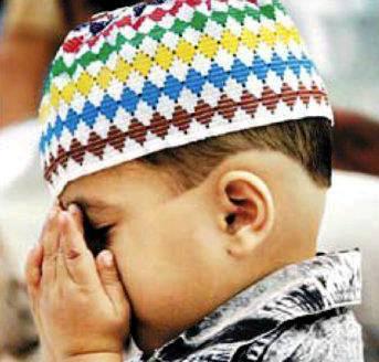 <p><strong>45. Peygamberimizin en son vefat eden eşi kimdir </strong><br />
Hz. Aişe ´dır. </p>

