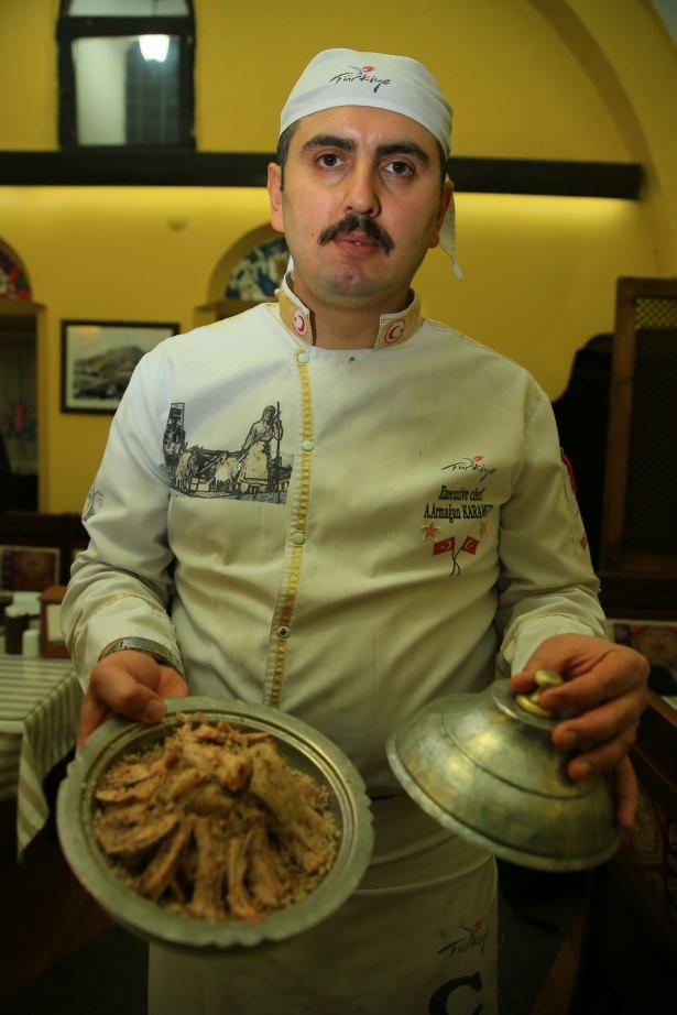 <p>"Banduma Türkiye'nin hiçbir yerinde olmayan çok farklı bir yemek"</p>

<p> </p>

<p> </p>
