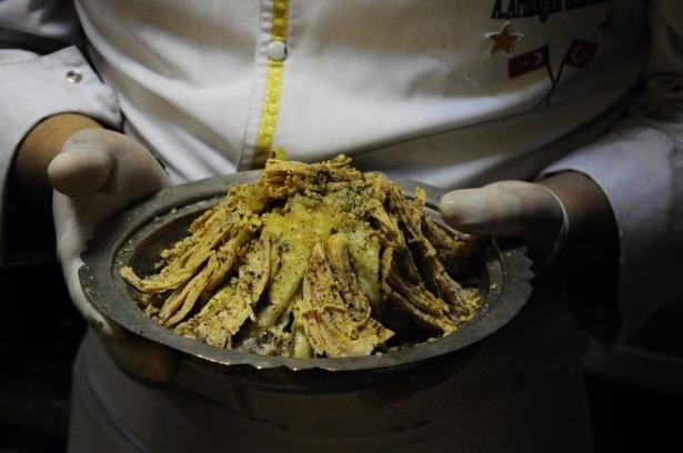 <p>Kastamonu'da halkın evdeki malzemeleri değerlendirmesiyle ortaya çıkan yöresel yemeklerden "banduma", lezzetiyle rağbet görmeye devam ediyor</p>
