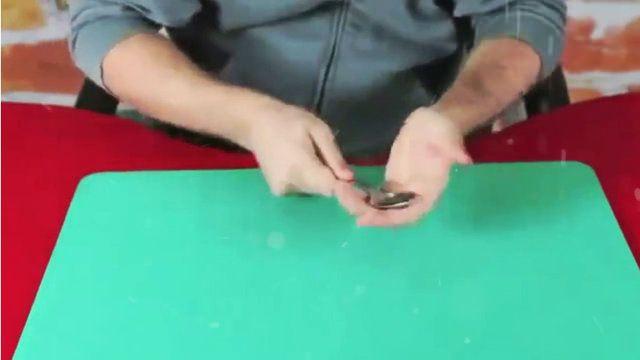 <p>Püf noktası ise gösteriyi yaparken izleyicilerin çok yakından gösteriyi izlememeleri.</p>

<p> </p>

