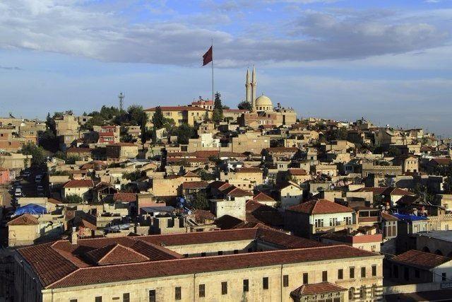 <p><strong>GAZİANTEP </strong><br />
GİRİŞ - 57.299 <br />
ÇIKIŞ - 47.174 <br />
FARK - 10.125</p>
