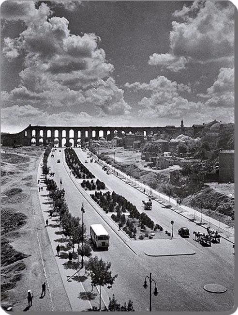 <p>Unkapanı, Atatürk Bulvarı - 1940'lar</p>
