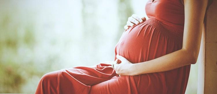 <p>Eklampsi geçiren 50 hamile kadından birisi hayatını kaybediyor. Anne karnındaki bebeklerden ise 14'te biri nöbet sırasında boğuluyor.</p>