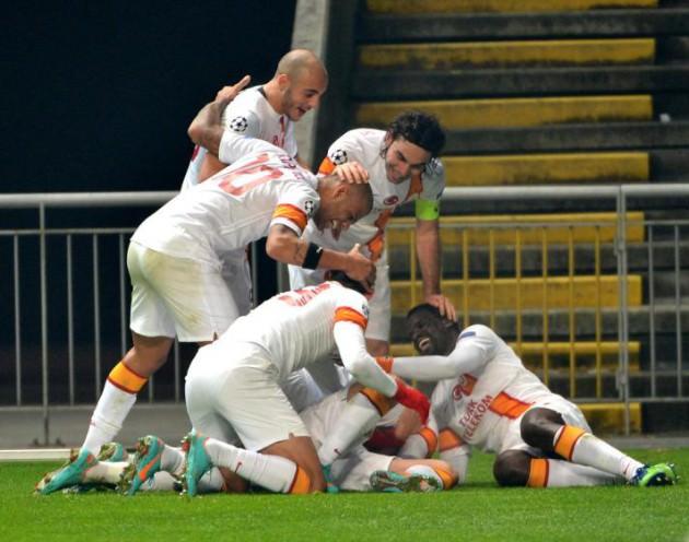 @mthn_uA1 ---  rıdvan dilmene söyler misiniz Lütfen Galatasaray şampiyonlar liginde çeyrek finale çıkamaz desin