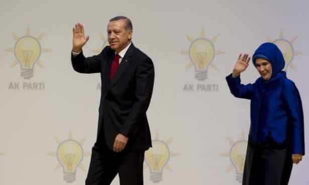 <p>EMİNE ERDOĞAN: 1955’te İstanbul’da doğan Emine Erdoğan’ın anne ve babası Siirtli.</p>

<p> </p>
