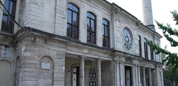 <p><span>1851 yılında mübarek Hırka-i Şerif’in muhafaza edilmesi amacıyla Sultan Abdülmecid tarafından Fatih’te yaptırılan Hırka-i Şerif Camii, İstanbul İl Özel İdaresi tarafından restore edilecek.</span></p>