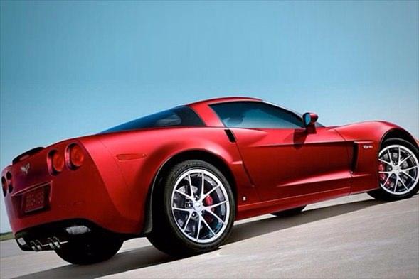 <p><strong>Chevrolet Corvette Z06</strong><br />
Trafik tescil belgenizdeki şasi ve motor numarası ile oto üzerinde bulunan numaralarının aynı olup olmadığını kontrol ediniz. Eğer tescil belgenizdeki numaralarla otonuz üzerindeki numaralar aynı değilse, derhal otonuzun kayıtlı olduğu trafik tescil birimlerine giderek bu yanlışlığın düzeltilmesini sağlayın.</p>