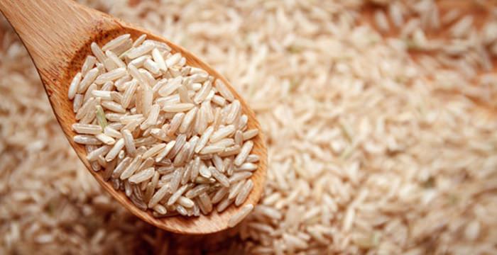 <p><strong>Esmer pirinç</strong></p>

<p>- B vitamini deposu olan esmer pirinç, hazmı kolaylaştırır, yağların, proteinlerin parçalanmasına yardımcı olur. </p>
